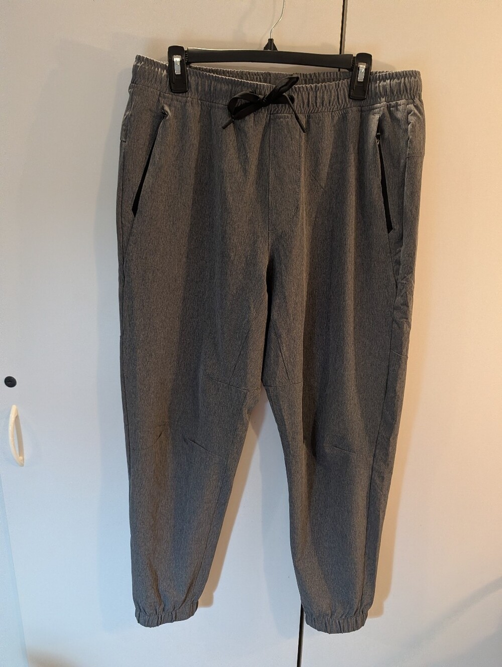 American Eagle Men's Medium Casual Gray Jogger Pants - Comfortable Everyday Wear